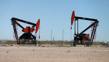 Oil Prices Climb amid US Stocks Decline, Middle East Conflict