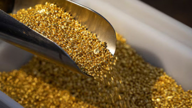 Gold Set for Weekly Loss on Fed Signals Slower Policy Easing