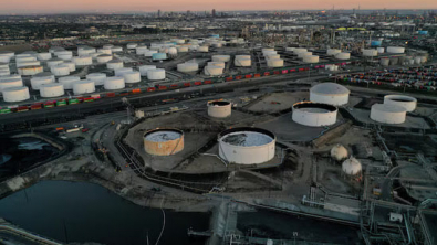 Oil Steady as Ukraine Escalation Offsets US Crude, Gasoline Stock Build