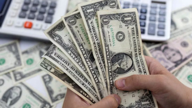 Dollar Headed for Weekly Gain on Slower Fed Easing, Inflation Outlook