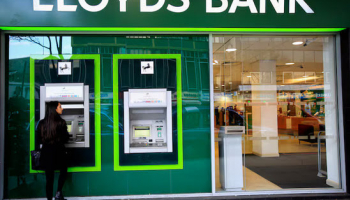 Britain's Lloyds Bank sees Q1 Profit Tumble on Income Squeeze