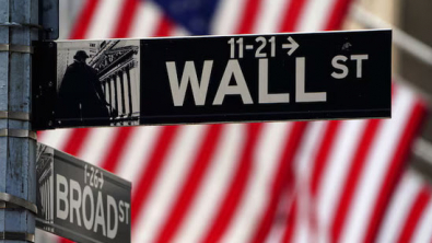 Wall Street Ends Lower, Capping a Banner Year