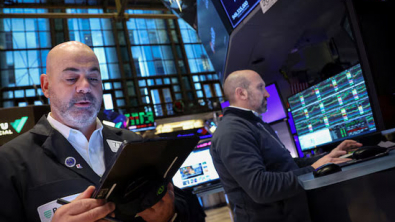 S&P 500 Edges Higher, Nasdaq Dips in Choppy Session as Data Eyed