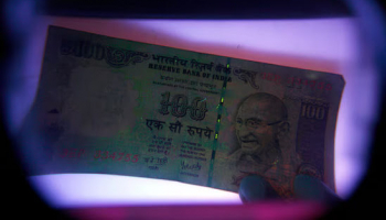 Rupee Ends Weaker, Logs Worst Week in 18 Months on Foreign Outflows