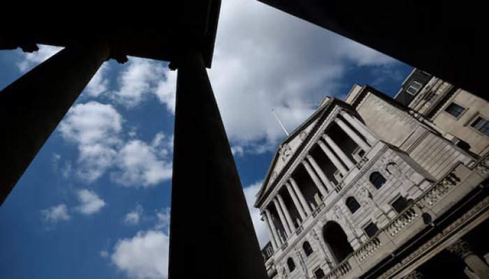 UK Economy Readings Underscore Bank of England's Dilemma