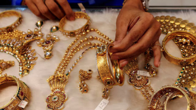 Asia Gold India Premiums Reach 4-Month Peak as Price Drop Attracts Customers