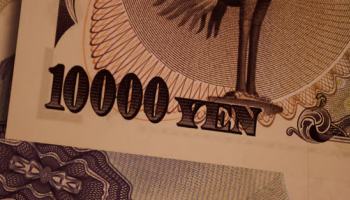 Yen Plumbs 34-Year Low as Intervention Risks Grow