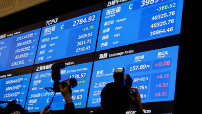 Stocks Nudge Up in Choppy Trade as Political Uncertainty Reigns