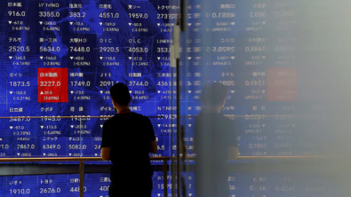 Asian Shares Drop, Long-Dated Treasuries Set for Worst Week in Year