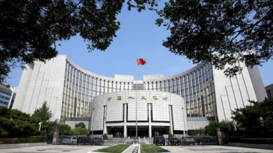 China Leaves Rates Unchanged, Weak Yuan Limits Easing